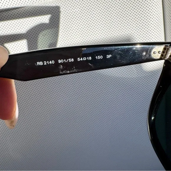 Authentic Ray-Ban Wayfarer Polarized Black Sunglasses with Case - Picture 5 of 10